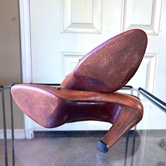 PRADA Vintage 90's Burnished Leather Pumps w/ Cutout Detail and Block Heel/ 39.5 - Picture 12 of 12